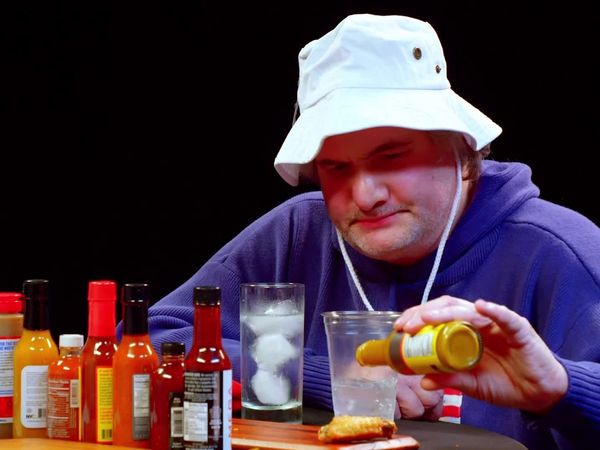 Hot Ones - Artie Lange Is Raw and Uncensored While Eating Spicy Wings