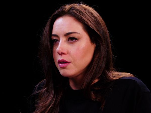 Hot Ones - Aubrey Plaza Snorts Milk While Eating Spicy Wings