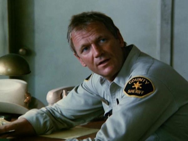 Hunter - Hunter: S1 E4 - A Long Way From L.A.