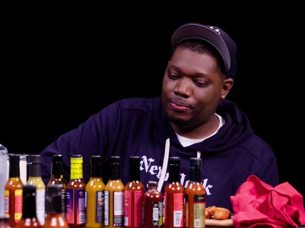 Hot Ones - Michael Che Gs Up While Eating Spicy Wings