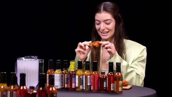 Hot Ones - Lorde Drops the Mic While Eating Spicy Wings