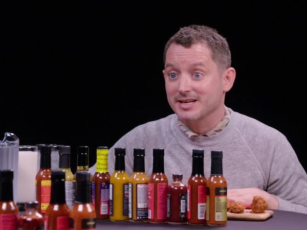 Hot Ones - Elijah Wood Tastes the Lava of Mount Doom While Eating Spicy Wings
