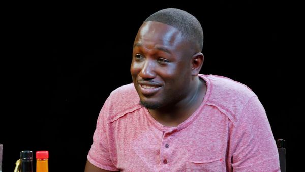 Hot Ones - Hannibal Buress Freestyles While Eating Spicy Wings