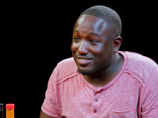 Hot Ones - Hannibal Buress Freestyles While Eating Spicy Wings