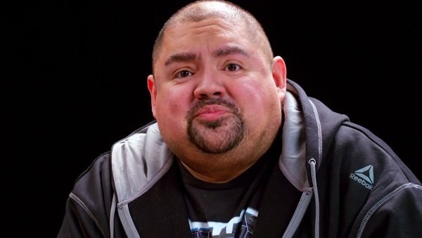 Hot Ones - Gabriel Iglesias Does Wrestling Trivia While Eating Spicy Wings