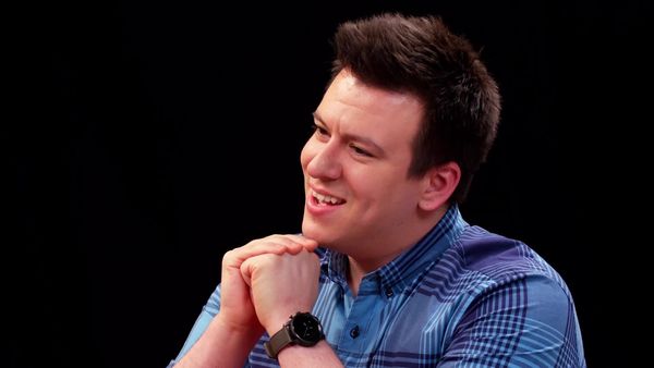 Hot Ones - Philip DeFranco Sets a YouTube Record While Eating Spicy Wings