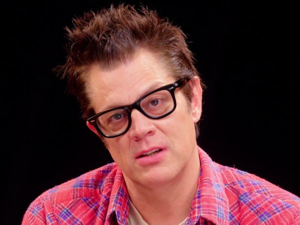 Hot Ones - Johnny Knoxville Gets Smoked By Spicy Wings