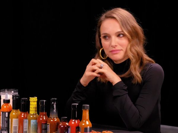 Hot Ones - Natalie Portman Pirouettes in Pain While Eating Spicy Wings