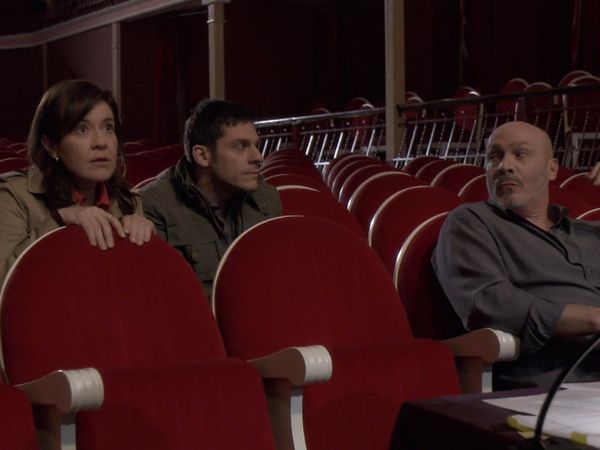 Los Misterios de Laura - El Misterio de La Escena del Crimen. Borrar