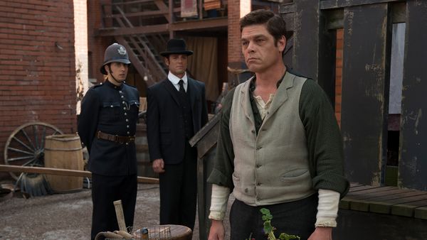 Murdoch Mysteries - Murdoch of the Living Dead