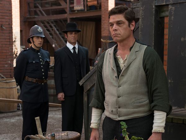 Murdoch Mysteries - Murdoch of the Living Dead