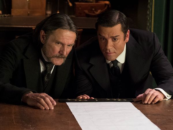 Murdoch Mysteries - 8 Footsteps