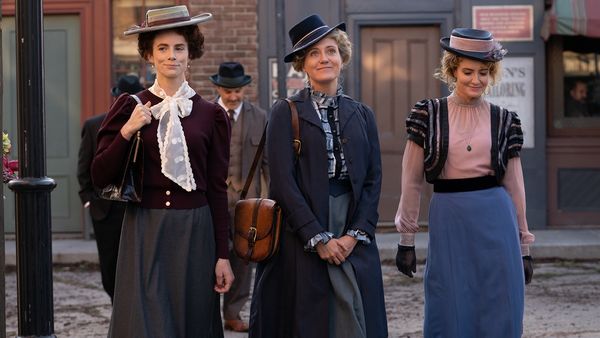 Murdoch Mysteries - In the Company of Women
