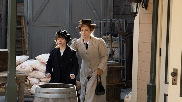 Murdoch Mysteries - The Things We Do for Love Part 1