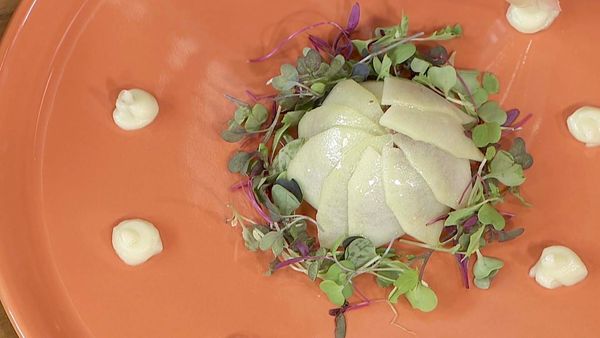 Torres en la Cocina - Carpaccio de Remolacha y Confit de Pato