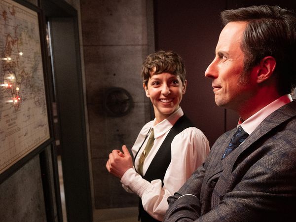 Murdoch Mysteries - Pendrick's Planetary Parlour