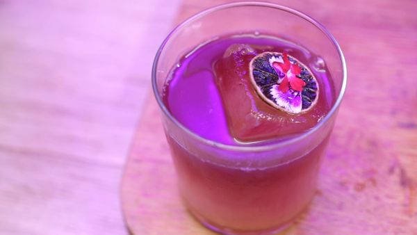 Studio Bar - New York Sour / Damasco Highball con whisky / Pearl Caribbean con ron