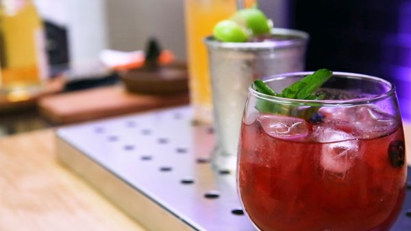 Studio Bar - Don Santiago Bramble y Spritz Mandarine Pisco mule