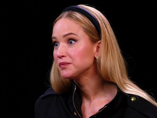 Hot Ones - Jennifer Lawrence Sobs in Pain While Eating Spicy Wings