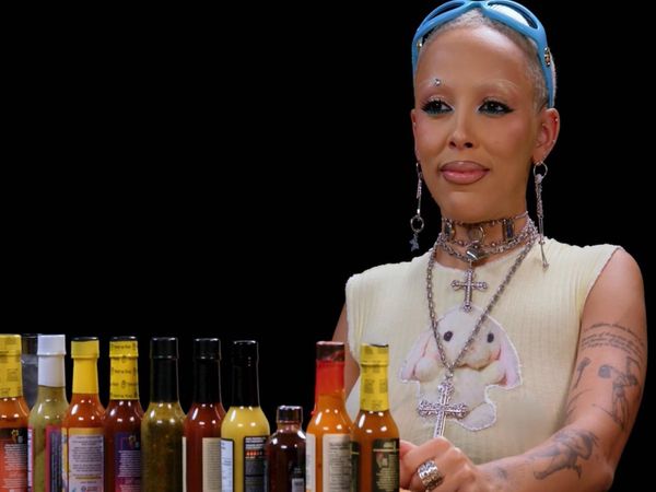 Hot Ones - Doja Cat Is Doing Great While Eating Spicy Wings