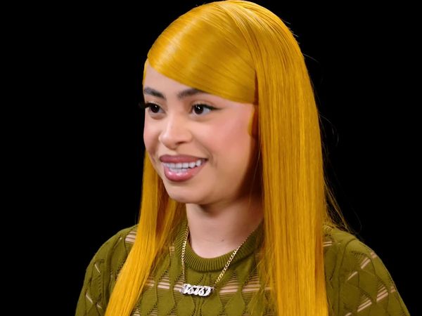 Hot Ones - Ice Spice Gets Melted by Spicy Wings