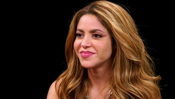 Hot Ones - Shakira Howls Like a She-Wolf While Eating Spicy Wings