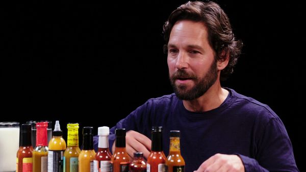Hot Ones - Paul Rudd Does a Historic Dab While Eating Spicy Wings