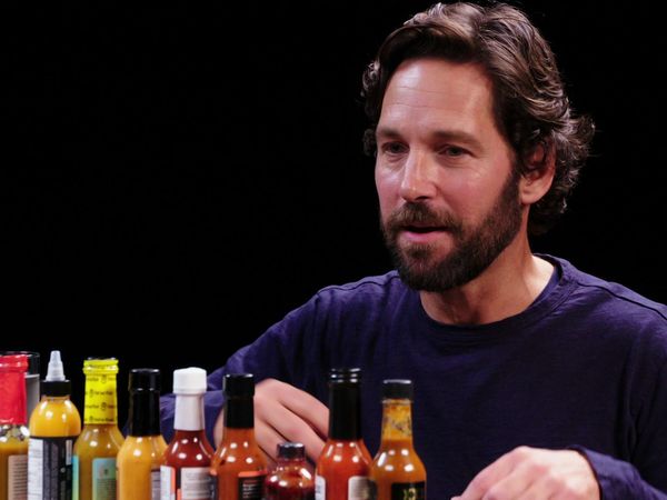 Hot Ones - Paul Rudd Does a Historic Dab While Eating Spicy Wings