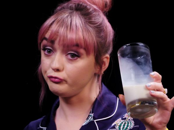 Hot Ones - Maisie Williams Shivers Uncontrollably While Eating Spicy Wings