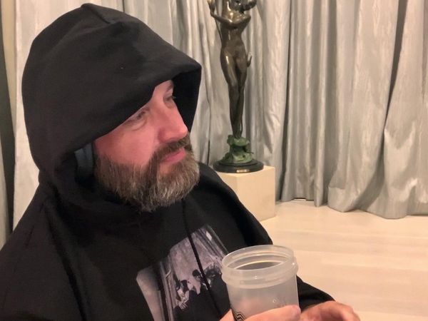 Hot Ones - Tom Segura Keeps It High and Tight While Eating Spicy Wings