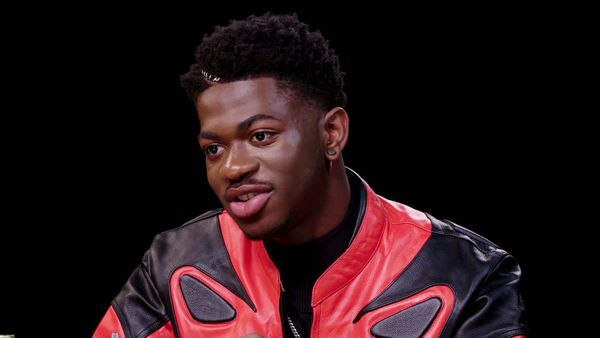 Hot Ones - Lil Nas X Celebrates Thanksgiving With the Biggest Last Dab Ever