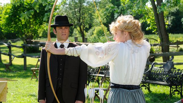 Murdoch Mysteries - Murdoch in Ladies Wear
