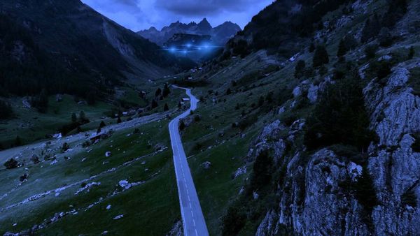 Extraterrestrials: They Are Among Us - Encounters on the Road
