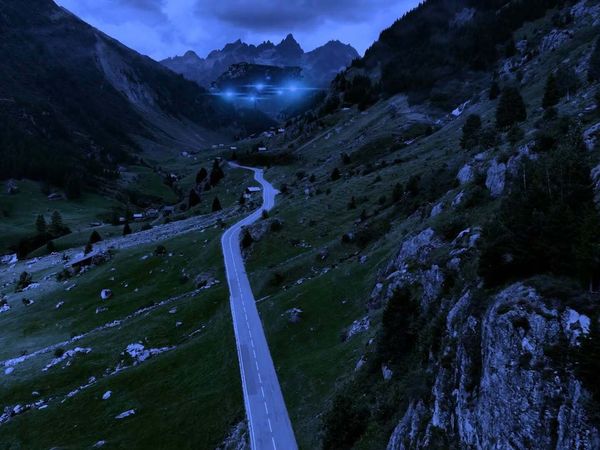 Extraterrestrials: They Are Among Us - Encounters on the Road