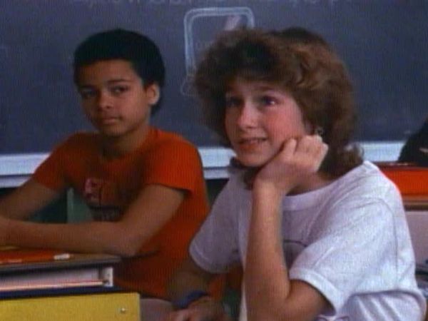 Kids of Degrassi Street - Lisa Gets The Picture