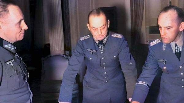 WWII In Color: From D-Day to Nazi Downfall - Overlord