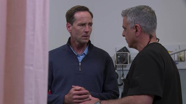 Untold Stories of the ER - Shot in the Dark