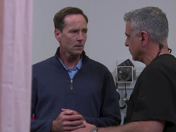 Untold Stories of the ER - Shot in the Dark