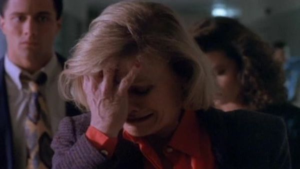Silk Stalkings - Silk Stalkings: S1 E18 - Internal Affairs