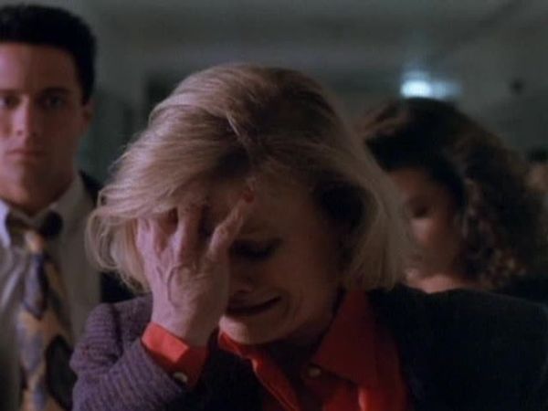 Silk Stalkings - Silk Stalkings: S1 E18 - Internal Affairs