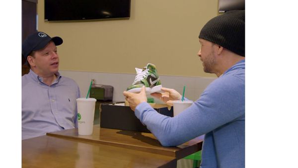 Wahlburgers - Do the Hustle
