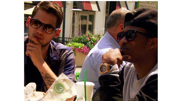 Wahlburgers - Guarding Alma