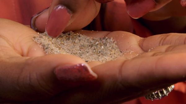 My Strange Addiction - Loves Baby Wipes/Eats Sand