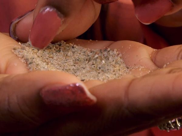 My Strange Addiction - Loves Baby Wipes/Eats Sand