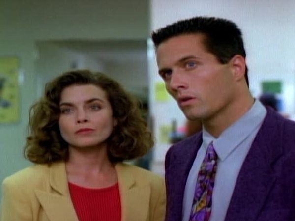 Silk Stalkings - Silk Stalkings: S2 E15 - Dead Weight