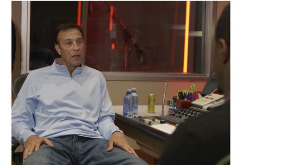 Wahlburgers - Directing Drama