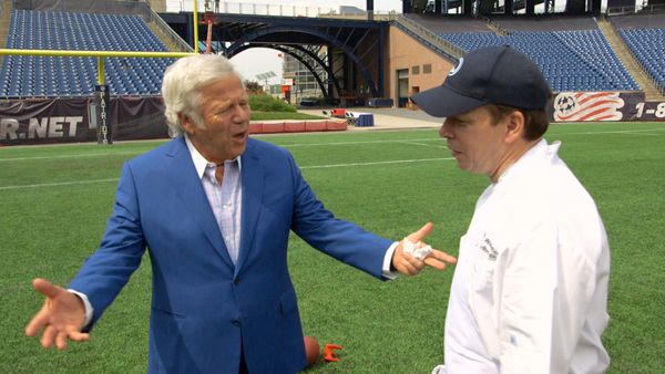 Wahlburgers - Krafting a Patriot Burger