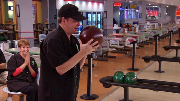 Wahlburgers - 25A: Bowling For Burgers