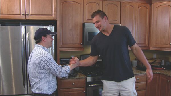 Wahlburgers - 10A: Here's the Drill