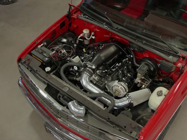 PowerNation: 1965 Chevy C10 - Rebuilding he Rear End of a Chevy K1500